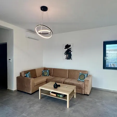 Pearl Of Mykonos Plintri